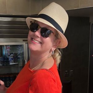 Meet your Posher, Elaine